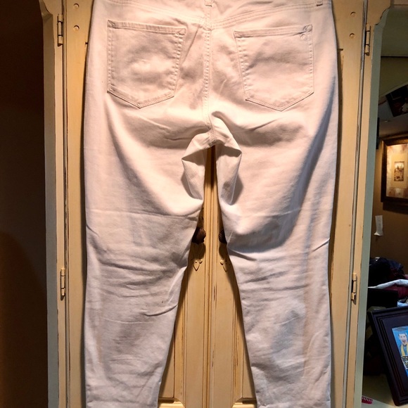 Jessica Simpson-14 - Picture 2 of 3